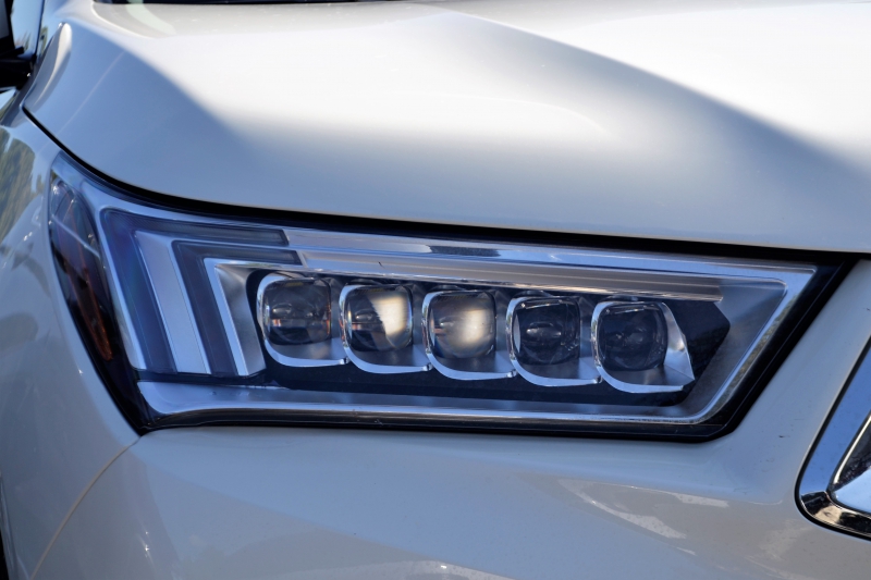 automobile-EVENOS-min_acura-headlamp-2834131